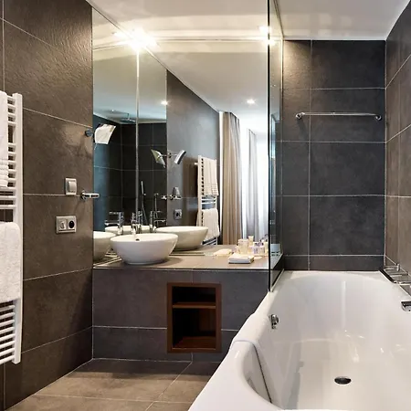 Radisson Blu Balmoral מלון 4*